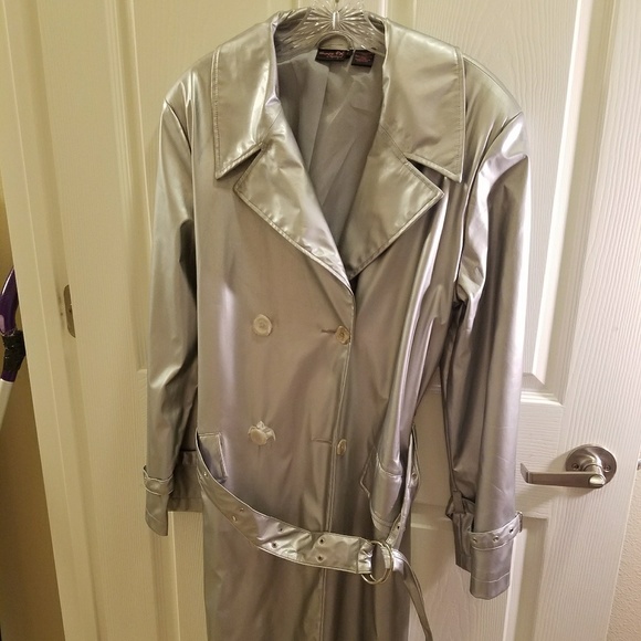 Lady's long gray coat - Picture 2 of 4